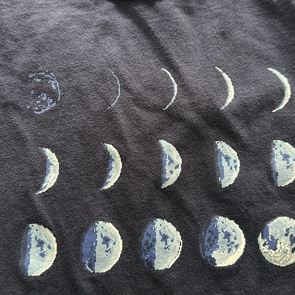 💰BOGO, 1 EQUAL OR LESSER PRICE💰 Gap Kids Graphic T, Moon Phases, Navy Uniform - Picture 3 of 14